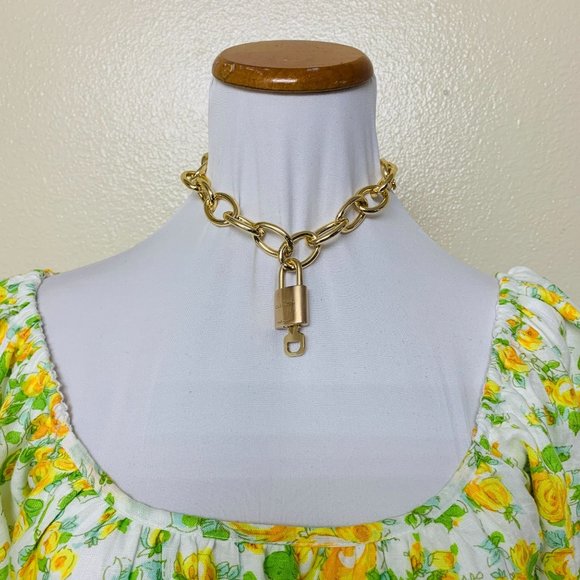 Louis Vuitton Jewelry - Authentic #307 Louis Vuitton gold brass lock key set Custom Chain Necklace